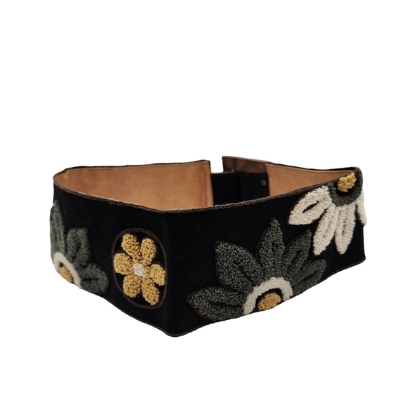 Women's Floral Design Hook And Loop Textile Belt - Picture 3 of 5